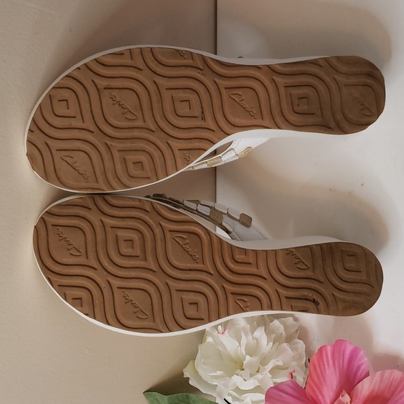 Clarks white Wedge Sandals 9 EUC - Picture 8 of 12